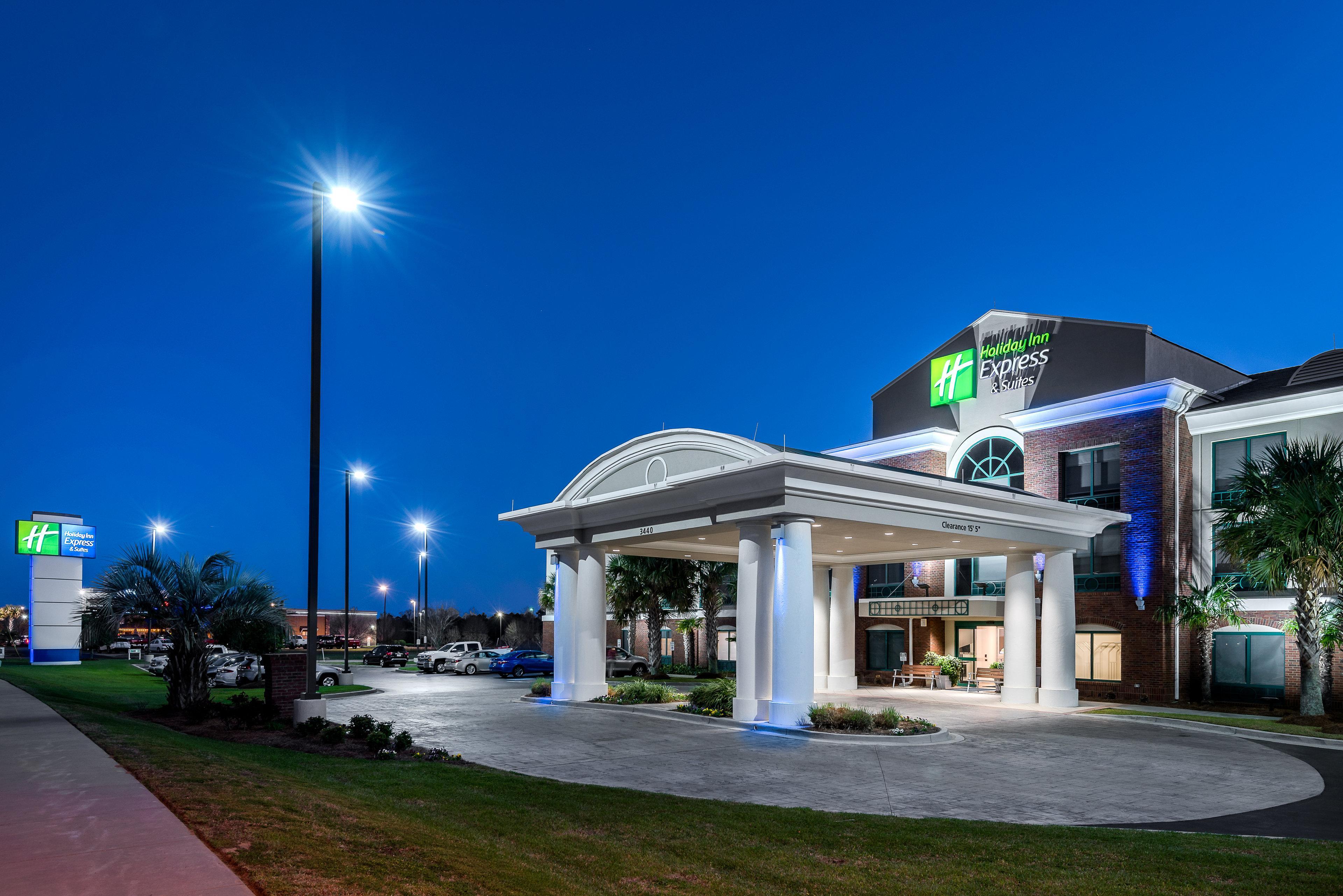Holiday Inn Express & Suites Florence I-95 & I-20 Civic Ctr By Ihg Exterior photo